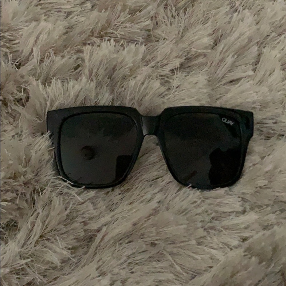 QUAY “ON THE PROWL” - BLACK